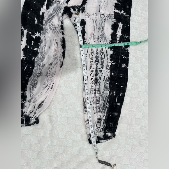 RG Kane Tie-Dye Jogger Pants
Black/White Size L - Picture 7 of 9